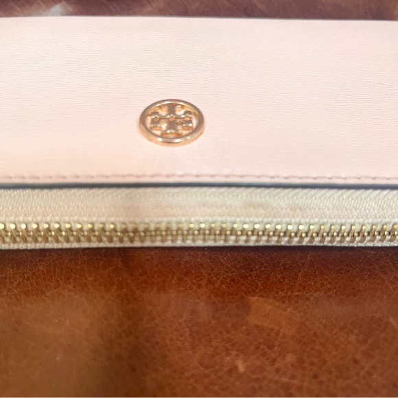 Tory Burch Continental Wallet In Pale Pink Color - Picture 8 of 16